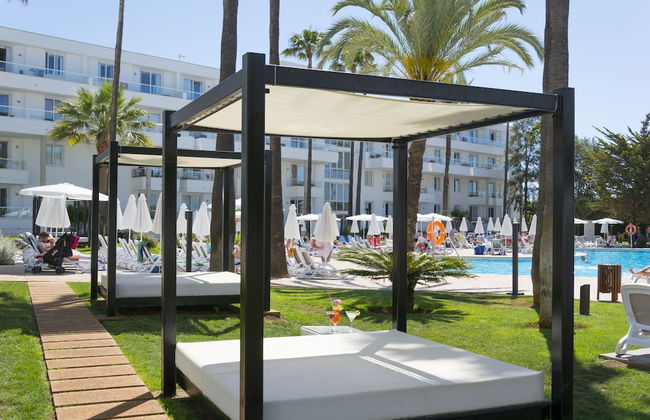 Protur Vista Badía Aparthotel - Photo 40