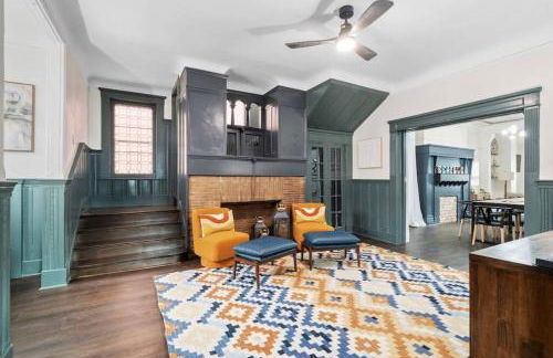 Luxury Living: Grand 7BR/5BA near Everything - Photo 5