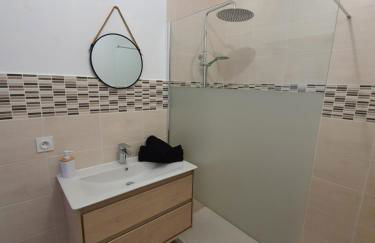 "Le Petit Paradis" au Centre Ville d'Oyonnax - Foto 44