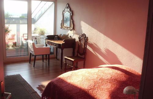 3-Zi Atelierdachwohnung mit Bergblick Seenähe und 2 Loggia - Foto 17