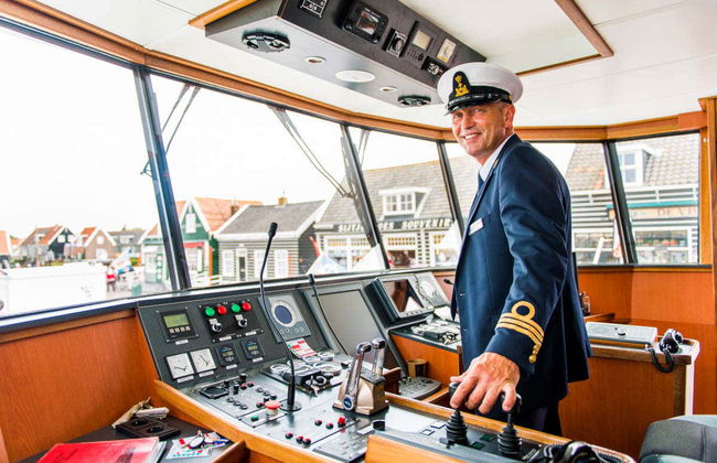 Ferry to Volendam - Photo 2