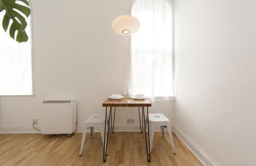 Shoreditch Loft w 100inch Cinema, Premium Mattress & Hammock, by the Design Traveller - Foto 20