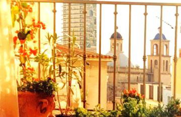 The Alicante Old Town artist workshop, Impressive rooftop, terrace with amazing city views and sea views, BBQ, Air conditioner, Wifi - Foto 28
