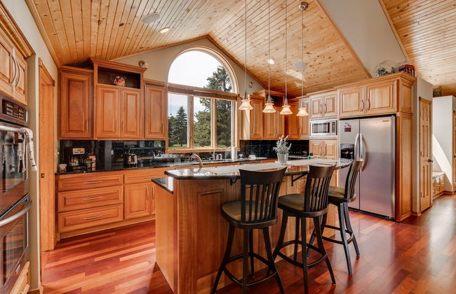 Manor on the River - Whole House - Photo 19