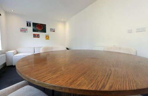 Contractor 4 Bed 2 BA 5 mins to Airport & Barry With Parking - Foto 30