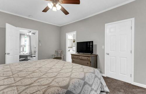 Pet Friendly Group Getaway with Grill and Deck - Foto 29