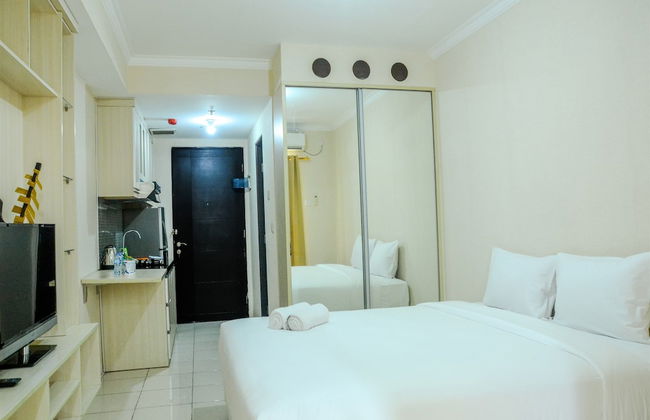 Simply Studio Room at Grand Serpong Apartment By Travelio - Foto 15