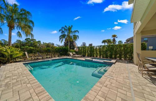 Epic Playhouse Getaway - Castle & Superhero Bunks Theater Private Pool No Rear Neighbors - Foto 62