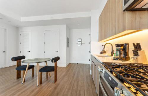 Elegant Studio Haven, Upscale Comfort - Photo 3