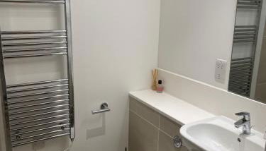 Bright, Modern Apartment with Great Views - Foto 5