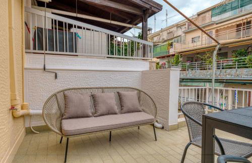 Bright & Contemporary Home with Balcony in Vibrant Piraeus - Foto 8