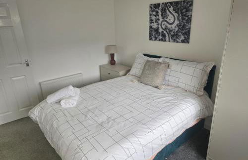 New 4bedroom house near Manchester Airport - Photo 2