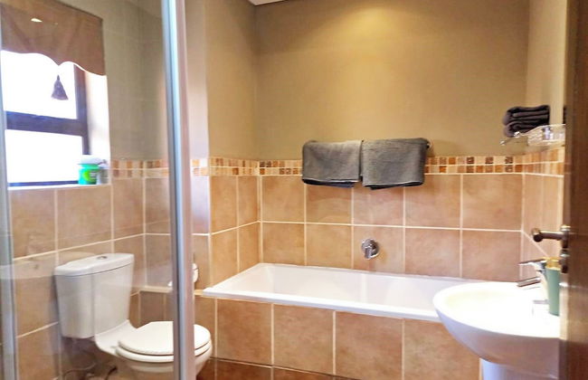 Best Overnight With Free Wifi Modern and Private - Photo 8