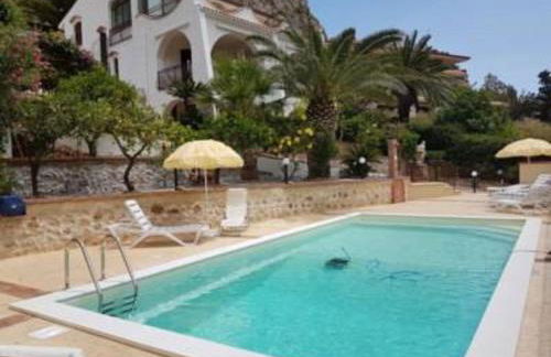Villa del Golfo Urio with swimming pool shared by the two apartments it is essential to have a car - Foto 2