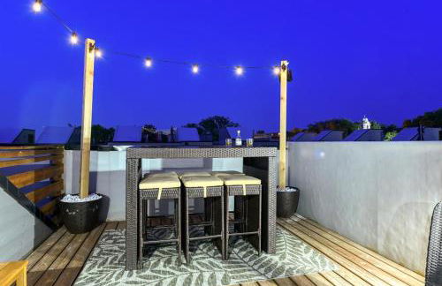 Modern Townhome Near Downtown walk to CWS! - Foto 26