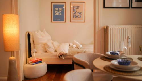 AHOI HOMES - Stilvoller Altbau im Herzen Kiels - Foto 2