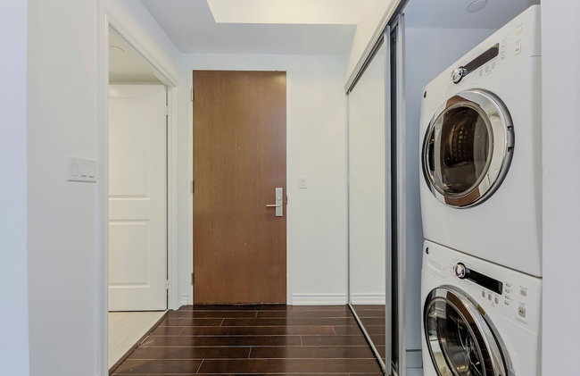 Downtown Toronto 2 Bedroom Suite Near Business District, U of T, UHN Hospitals - Foto 6