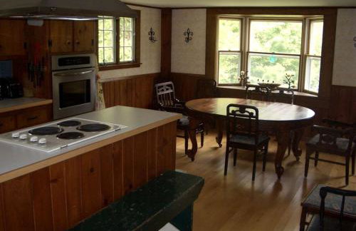 Charming Cabin Rental Located Upon 180 Sprawling Acres in Underhill, Vermont - Foto 3
