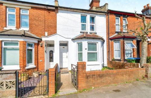 3 Beds Home walking distance from Shirley High Street - sleep 7 - Free Parking - Pool Table - 50" TV - Foto 37