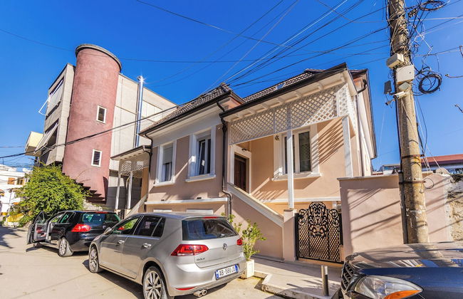 Authentic Villa Apartment - Photo 31