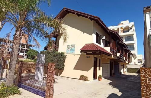 Duplex com ótimo custo x benefício pertinho da Praia de Mariscal - Foto 1