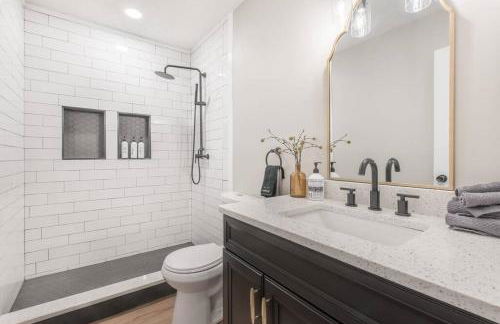 Stylish & Spacious Home Near ATL - Foto 44