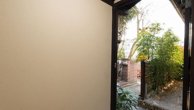 Tsumugi Tofukujiminamimon - Foto 3, Entrada interior