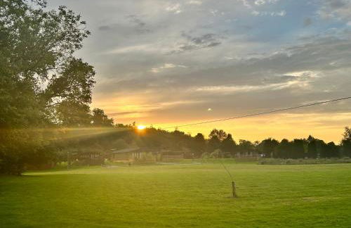 Robins' Rest - 22 Caer Beris Luxury Lodge Park NEW Sleeps 6 Riverside Reteat - Foto 12