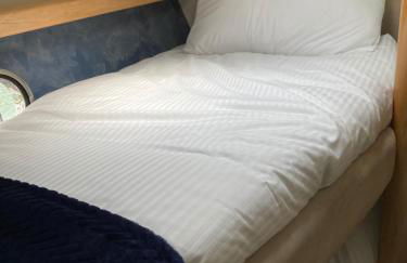 Entire Boat at St Katherine Docks 2 Available select using room options - Photo 25