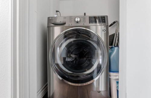 Luxury 2-Bedroom Condo in Studio City - Foto 15