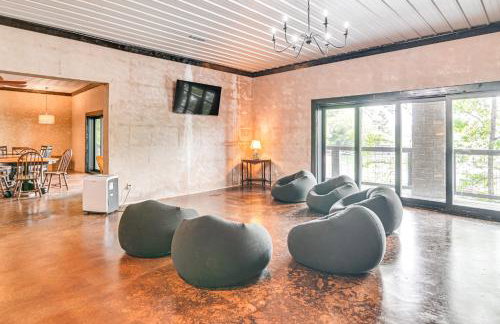 Upscale Getaway on Smith Lake with Boat Dock - Foto 19