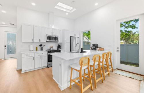 New-Dog Friendly,Hot Tub, Fire-pit, 1 mile to DTWN - Foto 11