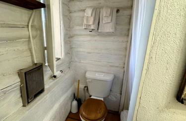 Log Casita Overlooking Pond and Waterfall near Taos, New Mexico - Foto 32