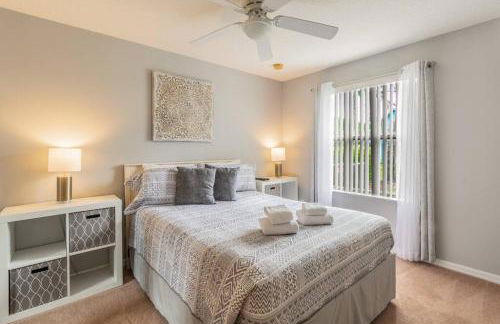 SPECTACULAR, NEW Professional Decor, Near Dis, NO Steps, Pool, Patio, LOW Rates! - Foto 7