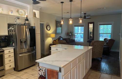 Gated Estate Escape! Three BR - Foto 25