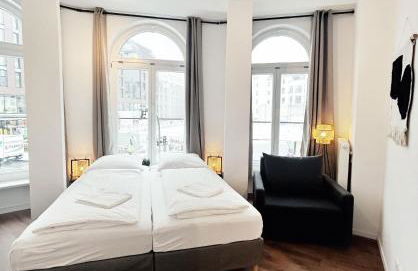 Stylish Apartment near Binnenalster for up to 8 Guests - Foto 2
