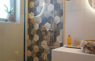 L A Boutique Suites with Private Hot Tub - Photo 33