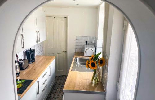 The Racecourse - Quaint Victorian Home With Free Parking - Foto 6