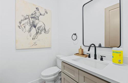 Spacious 3BR Home Near NRG Stadium, Medical Center and Downtown with Backyard, Gazebo and Fire Pit, Pet-Friendly - Foto 12