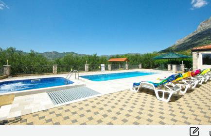Vila Nova with private heating pool and jacuzzi - Foto 12