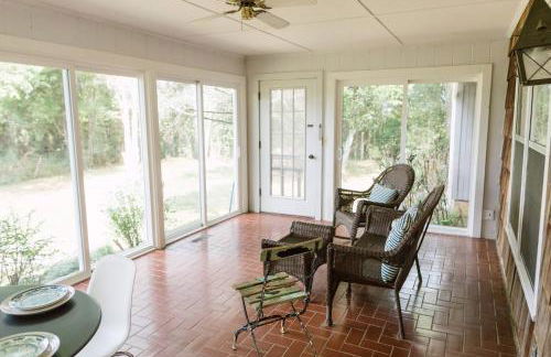 ~ The Cozy Farmhouse ~ | Sleeps 10+ | Farm Views - Foto 21