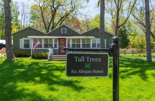 Tall Trees - great location to downtown Saugatuck - Pet Friendly! - Photo 1