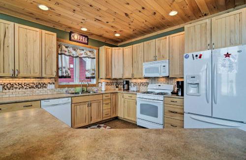 Hike and Ski! Family-Friendly Lake Mitchell Oasis - Foto 11