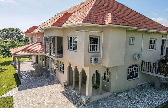 Champagne Villa - Photo 1