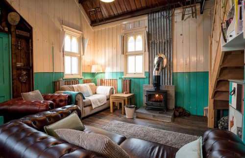 The Iron Chapel - Foto 19