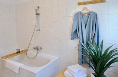 TIMELESS APARTMENT: FREE PARKING + BALCONY - Foto 9