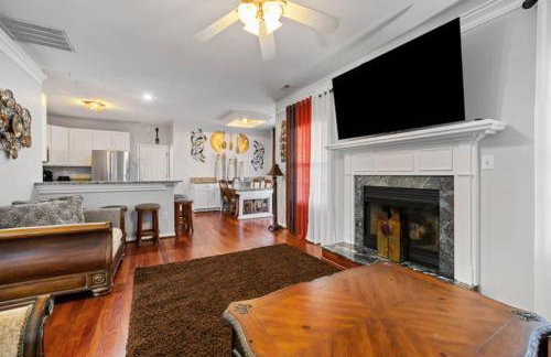 Elegant Retreat Spacious with Outdoor Fireplace - Foto 17