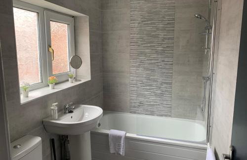 Rawling - Welcoming 3 bed apartment with free Wifi and Free Parking - Foto 12