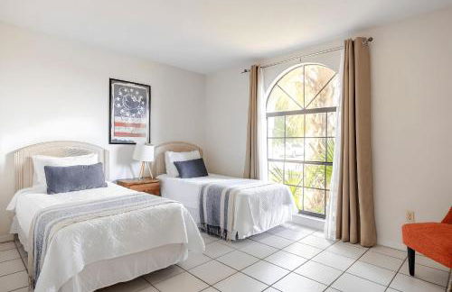 3Q/2B Vista para o Lago c/piscina | 10min->Disney - Foto 16