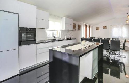 Lovely Home In Rumin With Kitchen - Foto 21